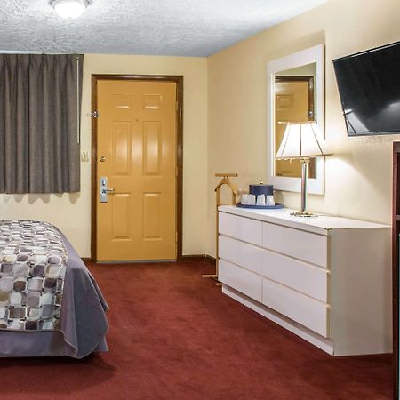 Rodeway Inn & Suites Branford - Guilford Exterior photo