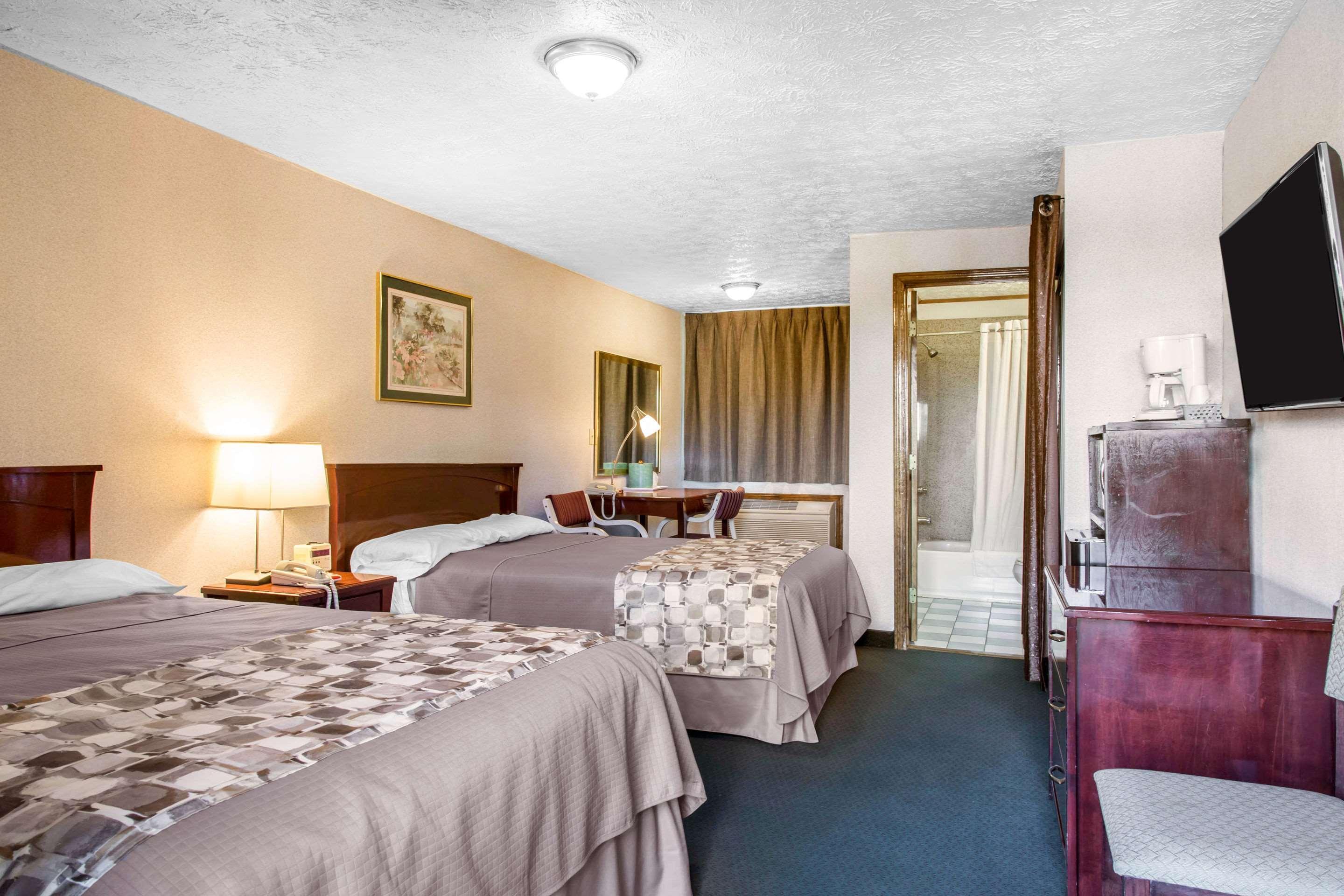 Rodeway Inn & Suites Branford - Guilford Exterior photo